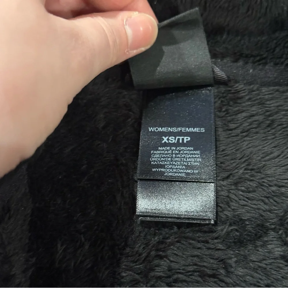 The North Face Black Plush Fleece Jacket - Picture 4 of 6